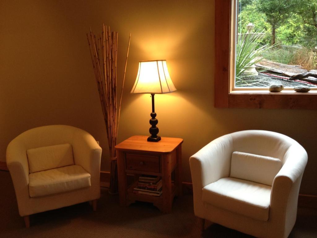 Wild Shores Guest House Ucluelet Room photo